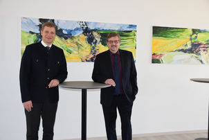 Bezirkstagspräsident Dr. Olaf Heinrich (l.) und ALE-Leiter Hans-Peter Schmucker. 