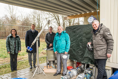 v.l.: Bezirksrätin Martina Hammerl, Bezirkstagspräsident Dr. Olaf Heinrich, Hochschul-Präsident Prof. Dr. Fritz Pörnbacher und die Projektverantwortlichen an der Hochschule Landshut, Prof. Dr. Walter Fischer und Prof. Dr. Josef Hofmann.