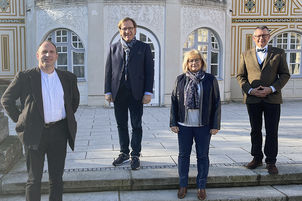 von links: Museumsleiter der Freilichtmuseen Massing und Finsterau Timm Miersch, Verbandsmitglied und Bezirkstagsvizepräsident Dr. Thomas Pröckl, stellvertretende Landrätin des Landkreises Freyung-Grafenau Helga Weinberger und Bezirksheimatpfleger Dr. Maximilian Seefelder
