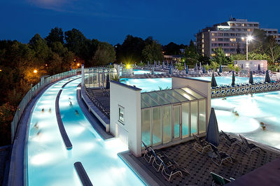 Die Europa Therme Bad Füssing bei Nacht