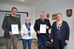 (v.l.): Bezirkstagspräsident Dr. Olaf Heinrich, Landrätin Rita Röhrl, Bürgermeister Walter Nirschl und die Leiterin der SV-Außenstelle Bischofsmais, Renate Meditz. 