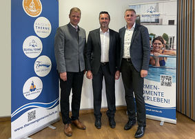 (v.l.) Bezirkstagspräsident Dr. Olaf Heinrich, Christian Kampelsberger, der neue Werkleiter der Rottal Terme, und Franz Altmannsperger, strategischer Geschäftsführer.