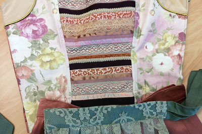 Dirndloberteil im Muster- und Materialmix - florale Stoffe und Bordüren