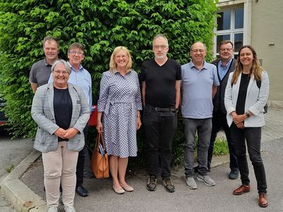 Die Vertreter der acht Gesellschafter im Gruppenbild.