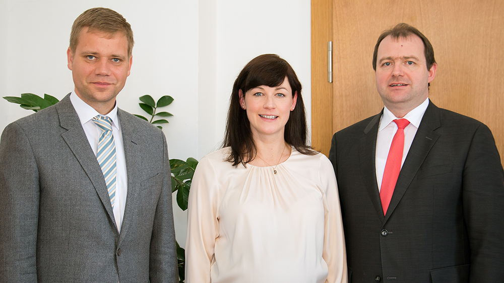 Bezirk Niederbayern Bezirkstagsprasident Dr Olaf Heinrich Dankt Katrin Landes Fur Ihr Engagement